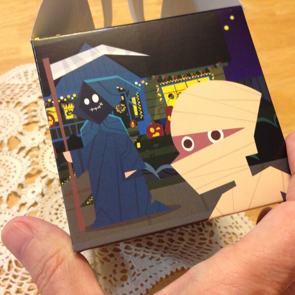 Halloween Treat boxes for handing out holiday goodies, pk of 12 - Picture 6 of 6